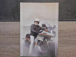 - Homme Avec Casque Sur Sa Yamaha