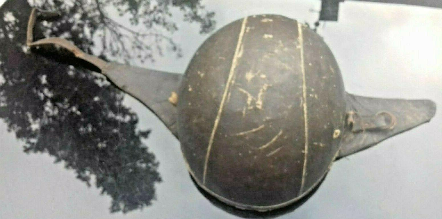 ancien casque de moto en cuir marque