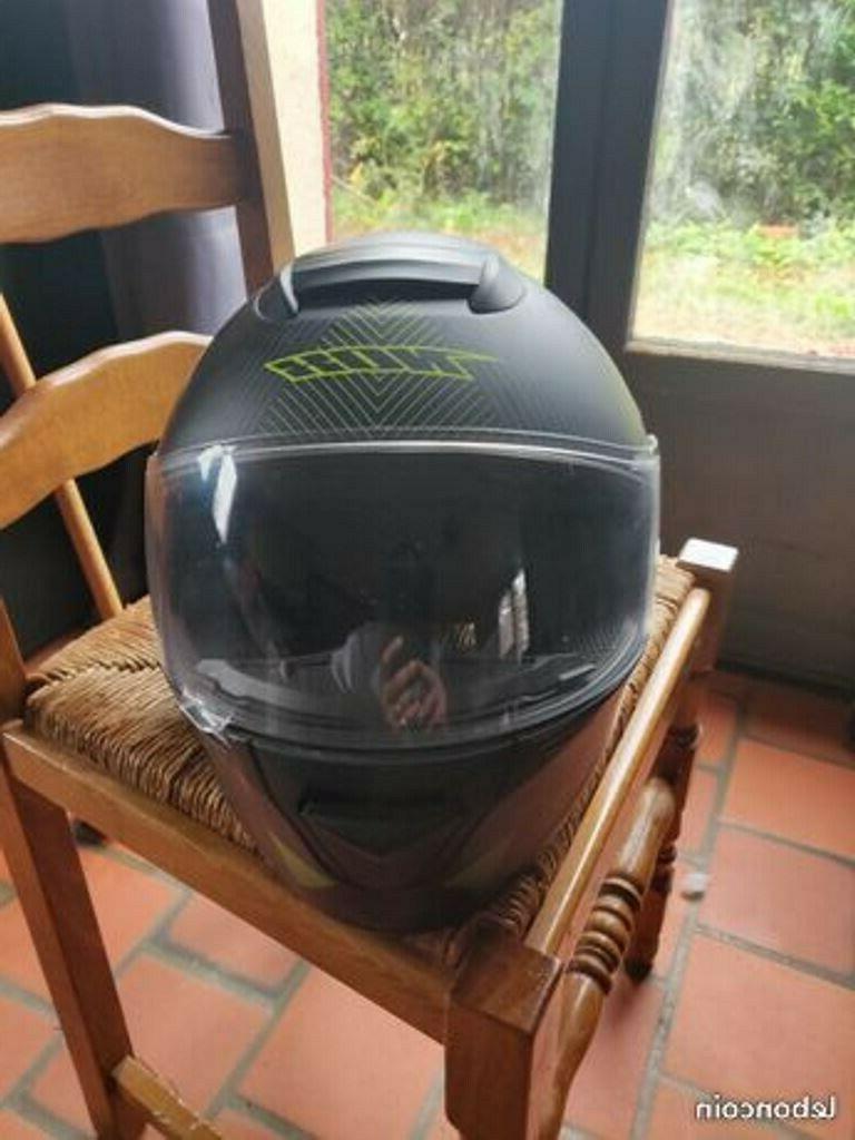 casque moto integrale noir et vert comme