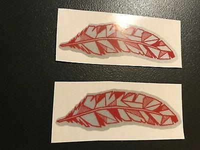 sticker plume retro reflechissant rouge casque moto